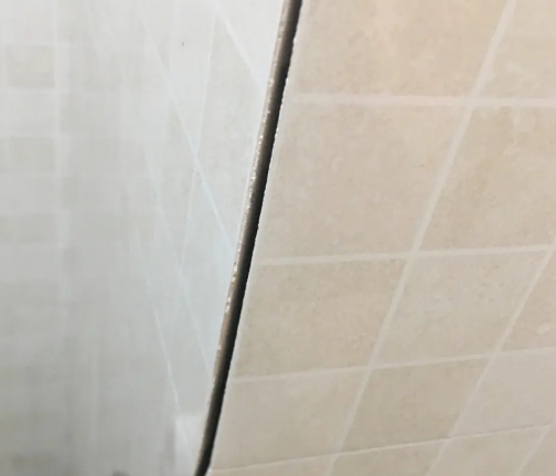鲅鱼圈瓷砖空鼓维修公司分享阳台瓷砖脱落的修复过程可以分为以下几个步骤