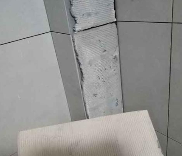 鲅鱼圈瓷砖空鼓维修公司分享下厨房瓷砖脱落的补救措施。